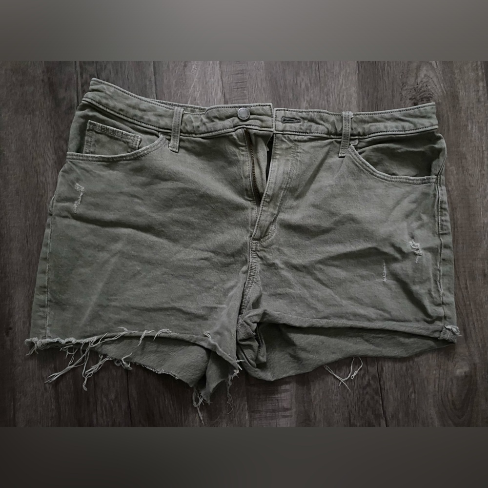 Universal Thread Shorts